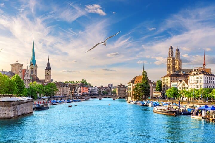 Private transfer from Geneva to Zurich with 2h Sightseeing stop