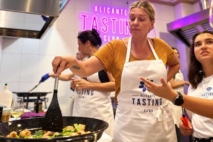 Alicante Paella Cooking Class, Tapas, Drinks & Central Market
