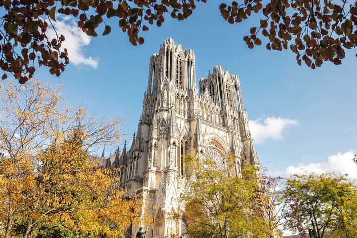 Hello Reims: Private 2-Hour Intro City Walk with Local Guide