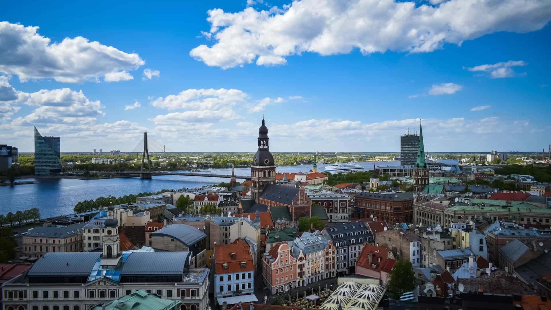 Riga Audio Tour: Legends, Guilds, and Timeless Stones