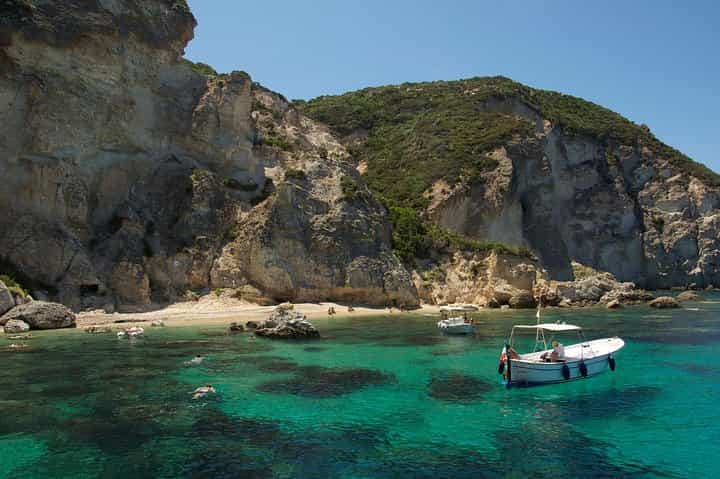 Ponza Island: PRIVATE Day Trip from Anzio with 6 hrs Boat Excursion & Lunch on board
