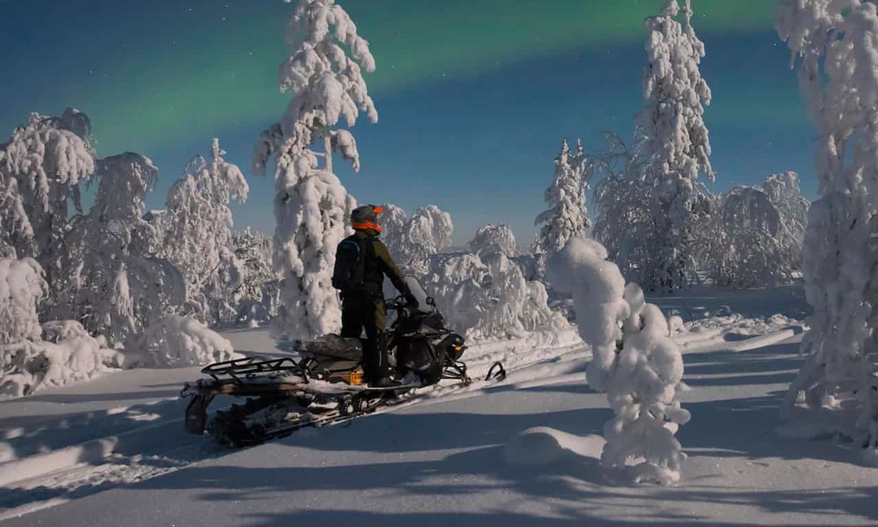 3 hour Evening Snowmobile Adventure & Northern Lights
