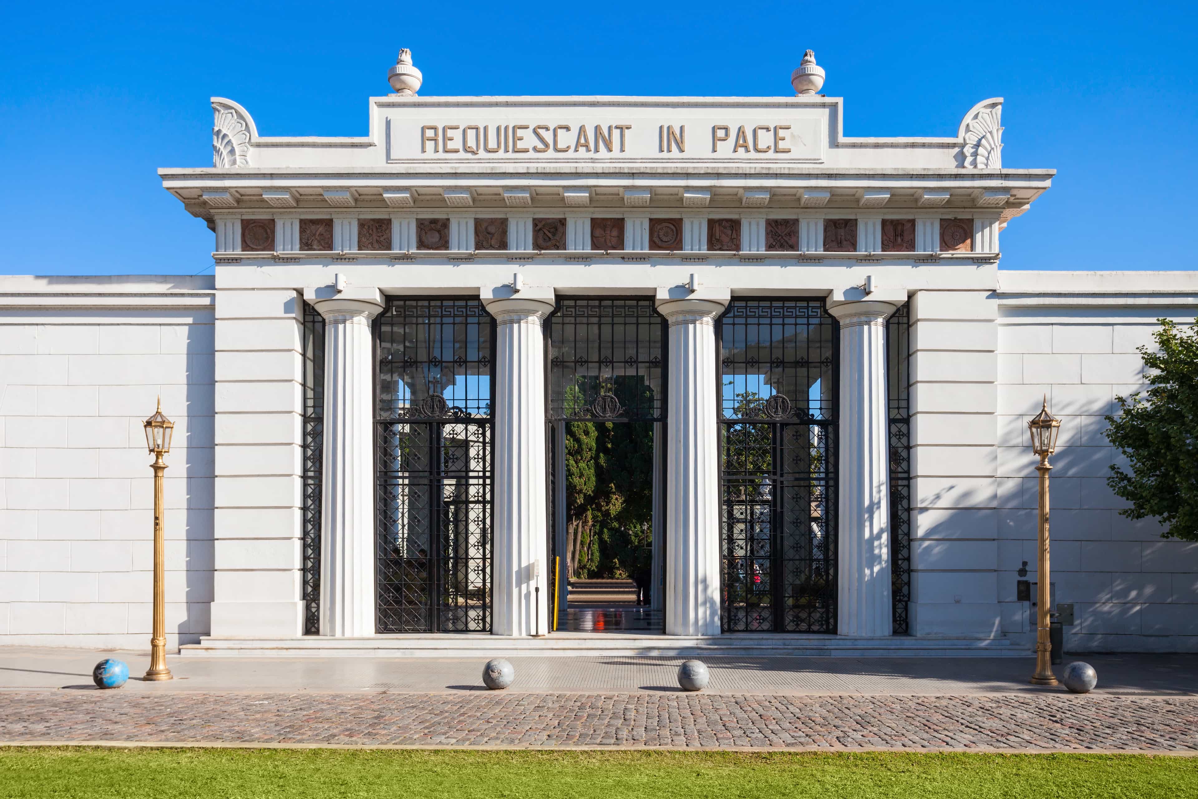 Shared Recoleta Cemetery for Kids