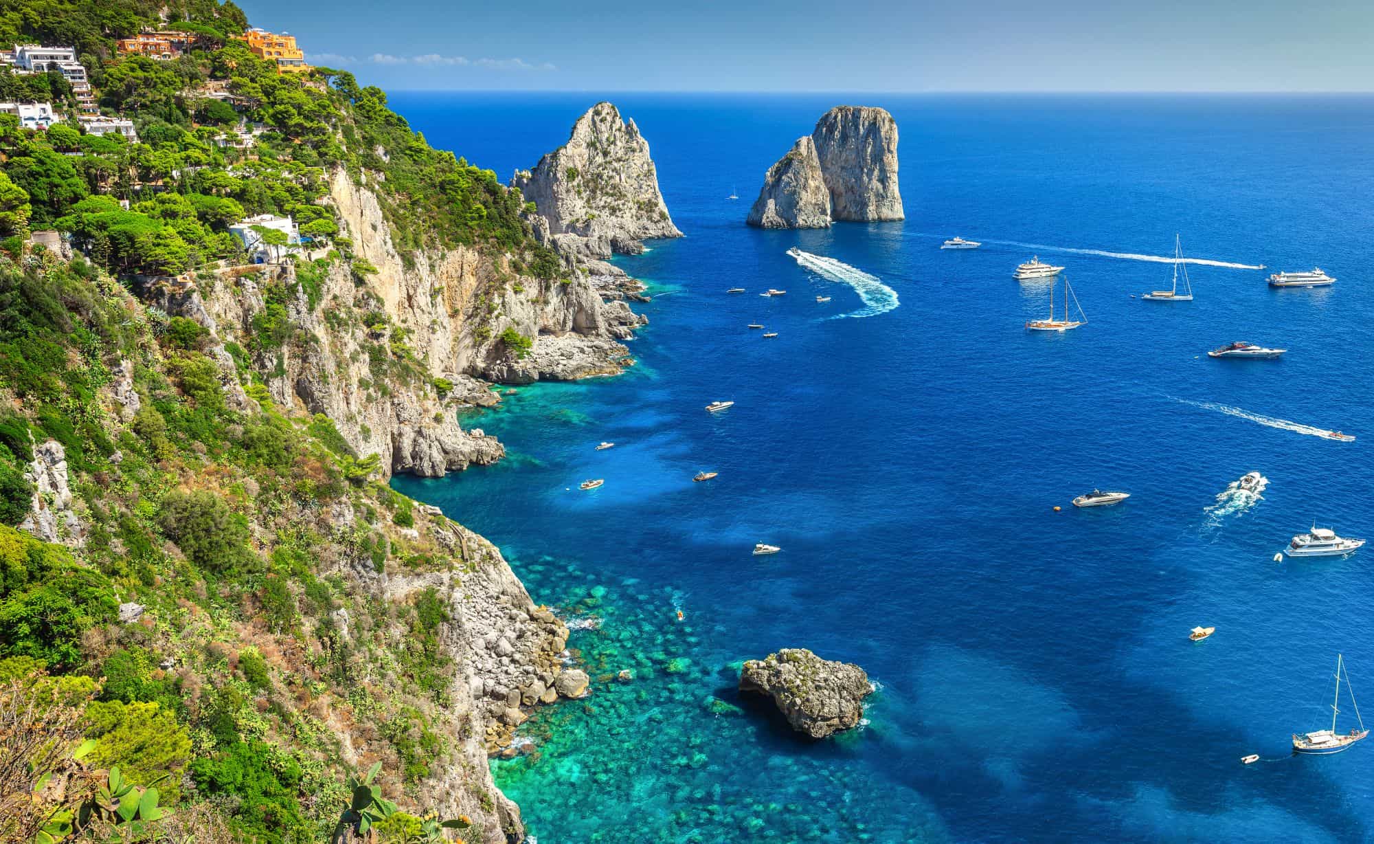 Capri, Nave + Giro in barca (1 ora)