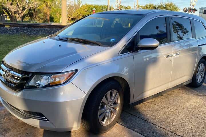 Medellin Airport (MDE) to Medellin - Round-Trip Private Transfer