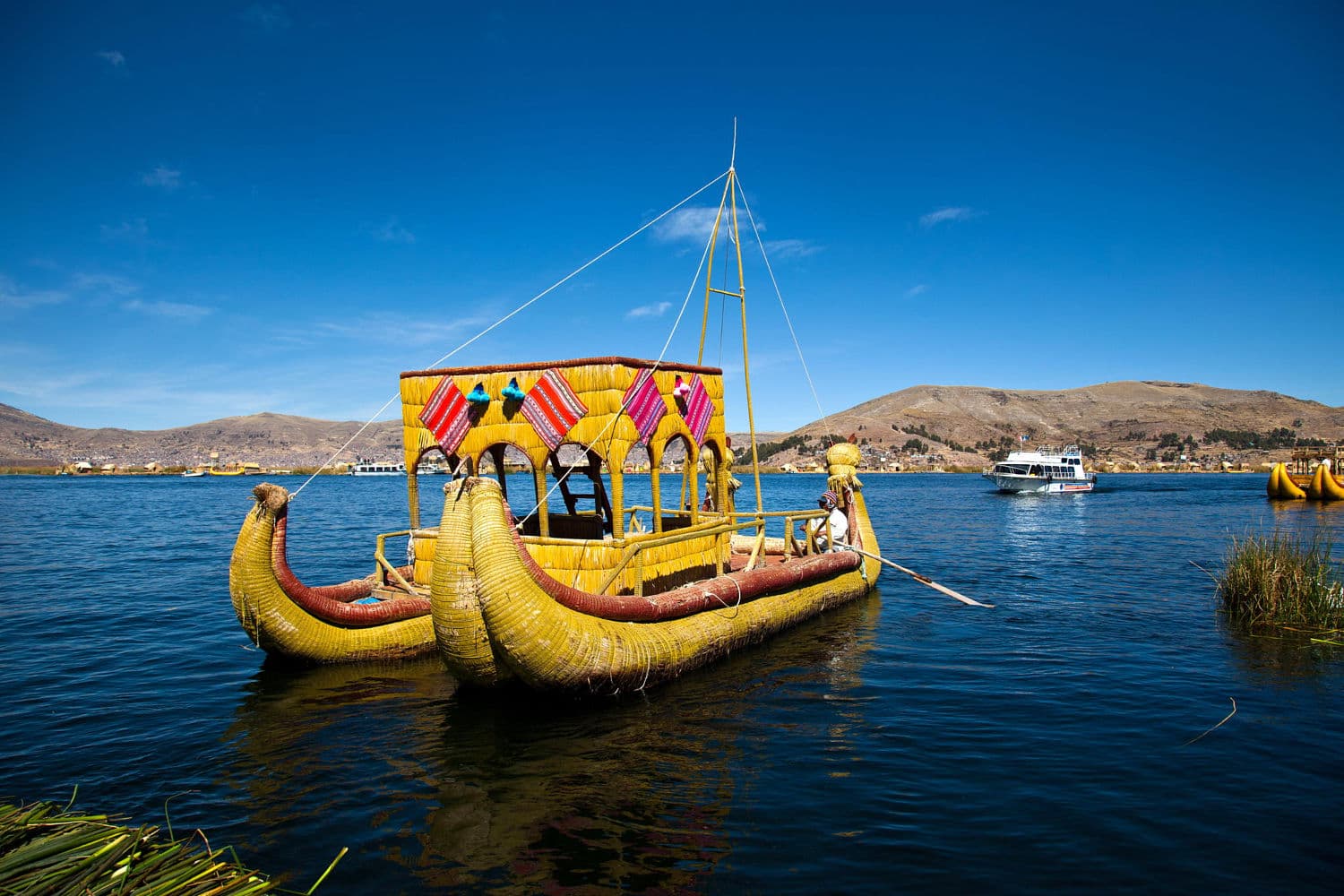 Pun-01 : Lake Titicaca Wonders - Uros and Taquile Island