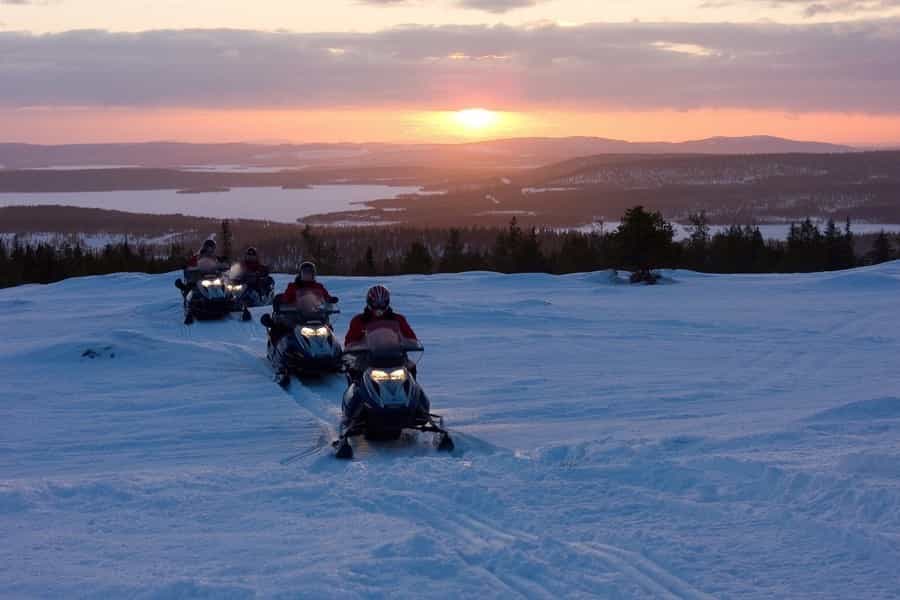 Dinner snowmobile safari a'la Lapland gourmet, Levi