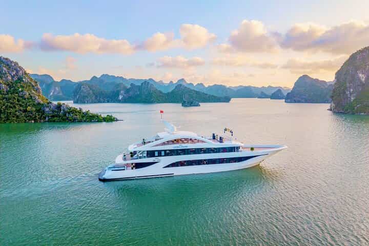 5-Star Leona Cruise: Luxury Halong Bay Day Tour with Tasty Lunch