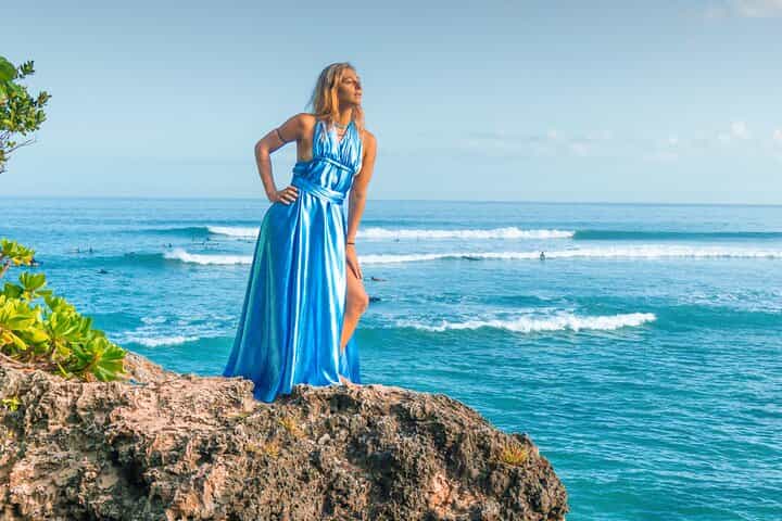 Bali Flying Dress Tour – Uluwatu Beach Shoot