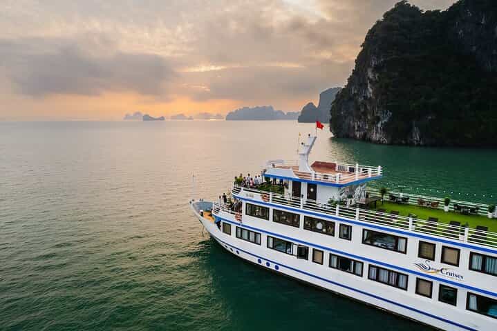 Discover the Hidden of Bai Tu Long Bay on a 2-Day Swan Cruise