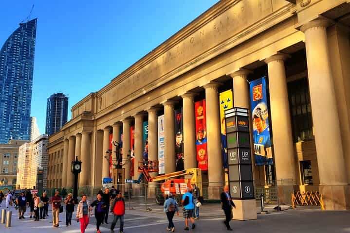 Toronto Self-Guided City Walking Tour & Scavenger Hunt