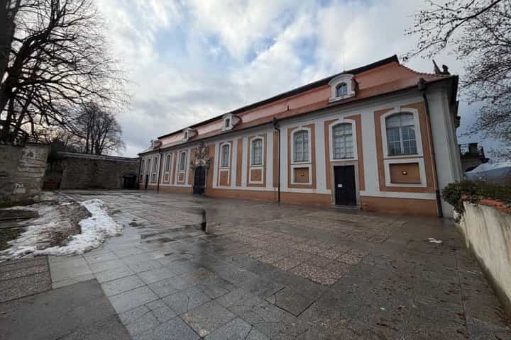 Vienna to Prague private transfer with stop in Cesky Krumlov