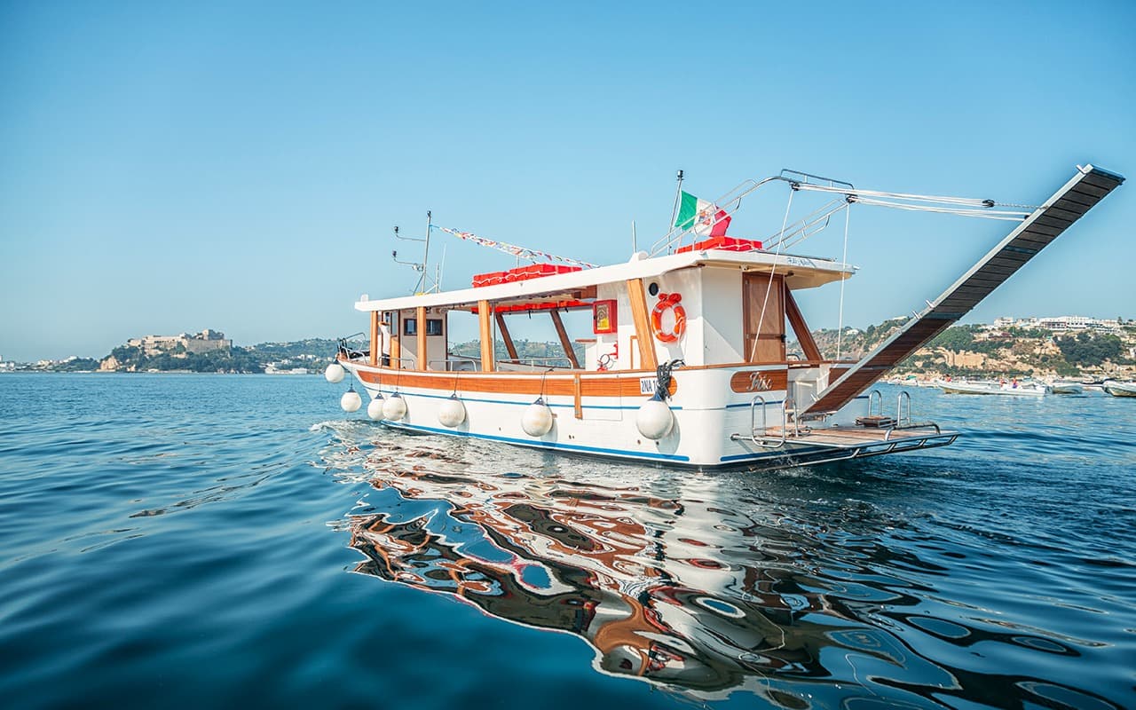 Mini cruise of the Underwater Archeological Park of Baia with glass-bottom boat