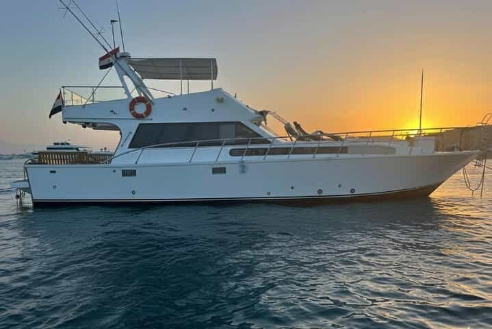 Private Boat , Fishing , Snorkeling , Dolphins & Lunch – Hurghada