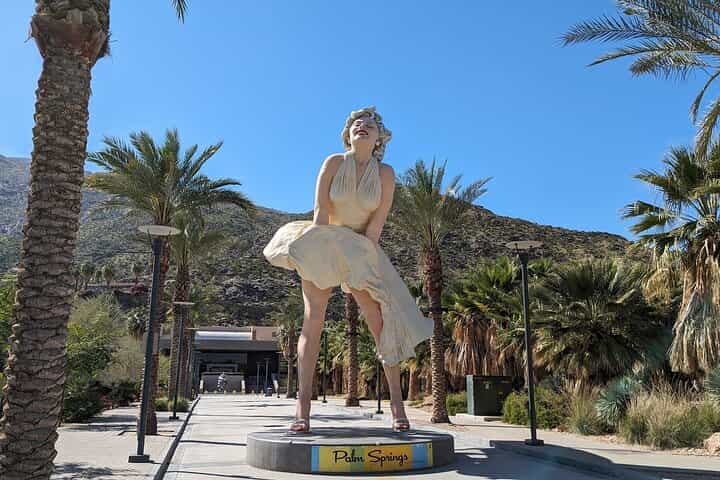 Palm Springs Scavenger Hunt Walking Activity and Game