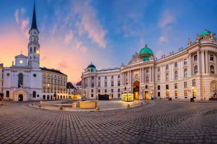 Vienna to Budapest Transfer with Parndorf Shopping Stop