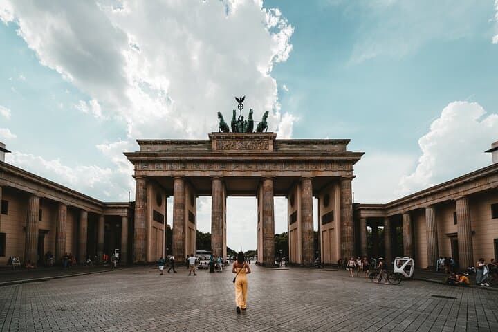 Private Transfer from Warsaw to Berlin with 2 hours for sightseeing