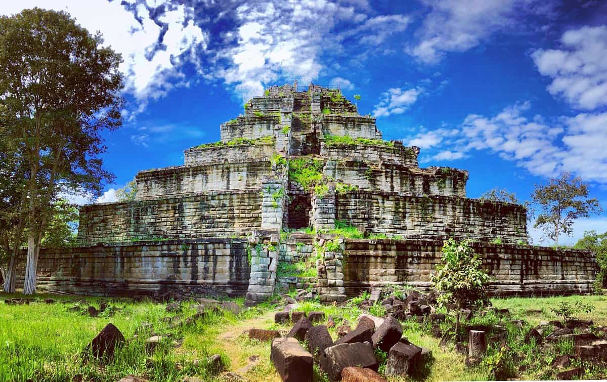 Koh Ker and Bang Mealea temple joining tour