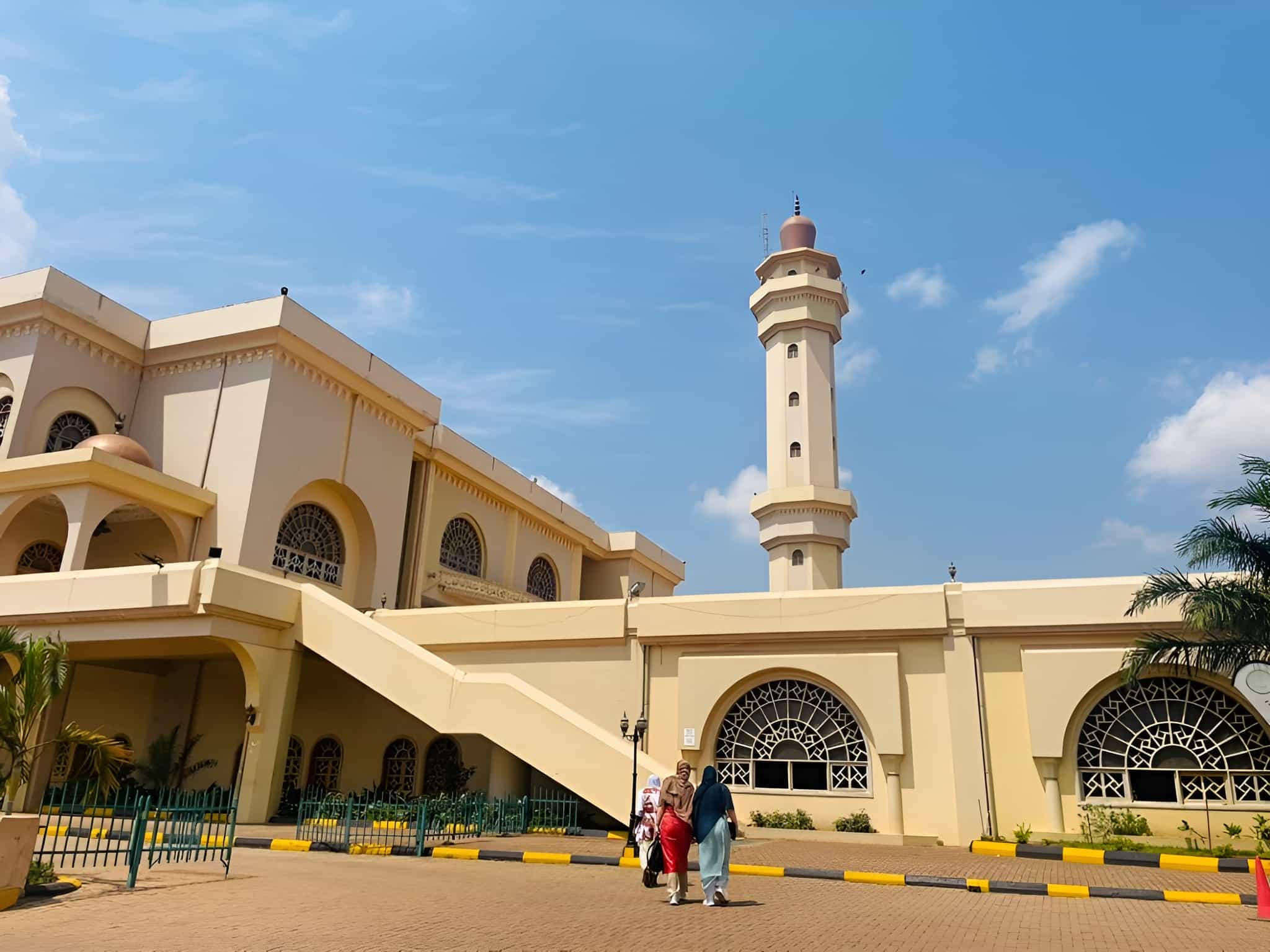 Kampala: Religious Sites Tour with Lunch & Private Transfers
