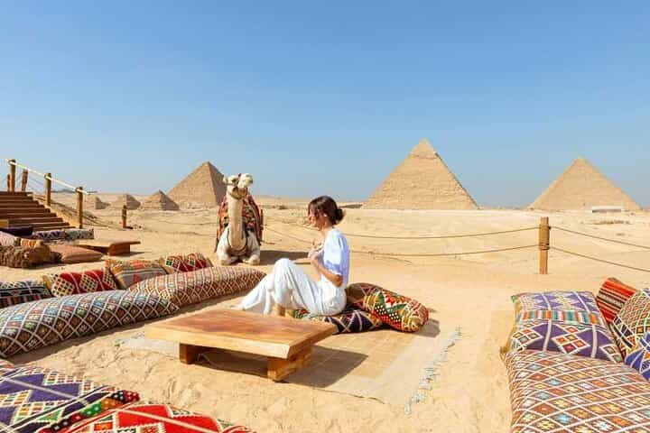 Half Day Tour To Giza Pyramids With Lunch At 9 Pyramids Lounge