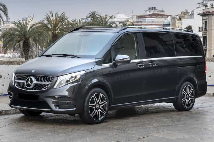 Departure Transfer: Doha to Hamad Airport DOH by Luxury Van