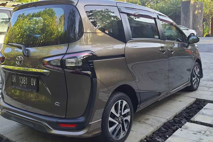 Bali Airport Transfer Pickup & Drop off Seminyak Area Luxury Car