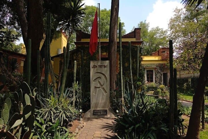 EXCLUSIVE TOUR Leon House Trotsky Museum - small groups