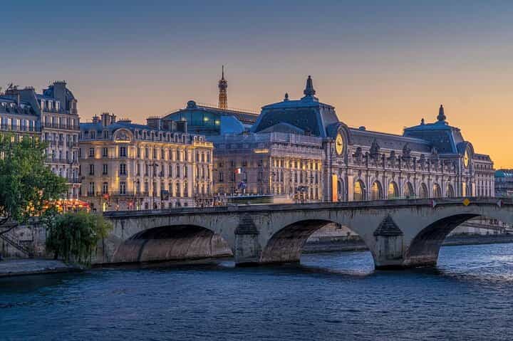 Paris Private Airport Transfer & City Sightseeing Tour