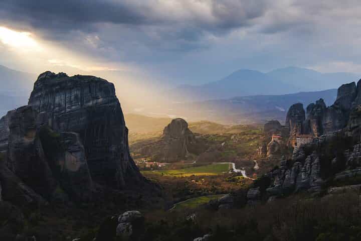 Thessaloniki to Meteora for a Full Day Luxury Car Private Tour