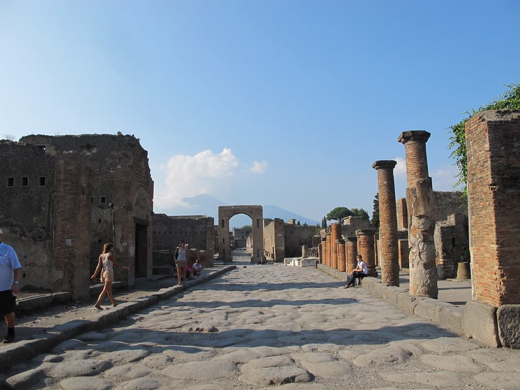Pompeii and Vesuvius with lunch daily tour