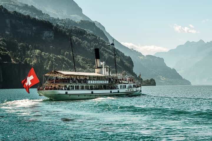 Private Lucerne and Lake Lucerne Cruise with Alpine Views