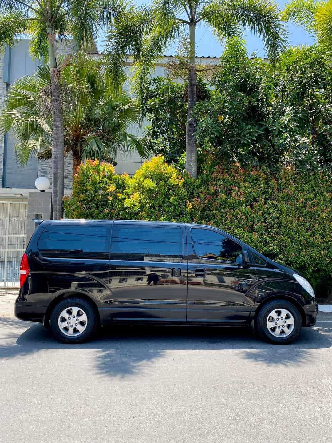 Bali airport transfer check in or check out Ubud area Luxury Car