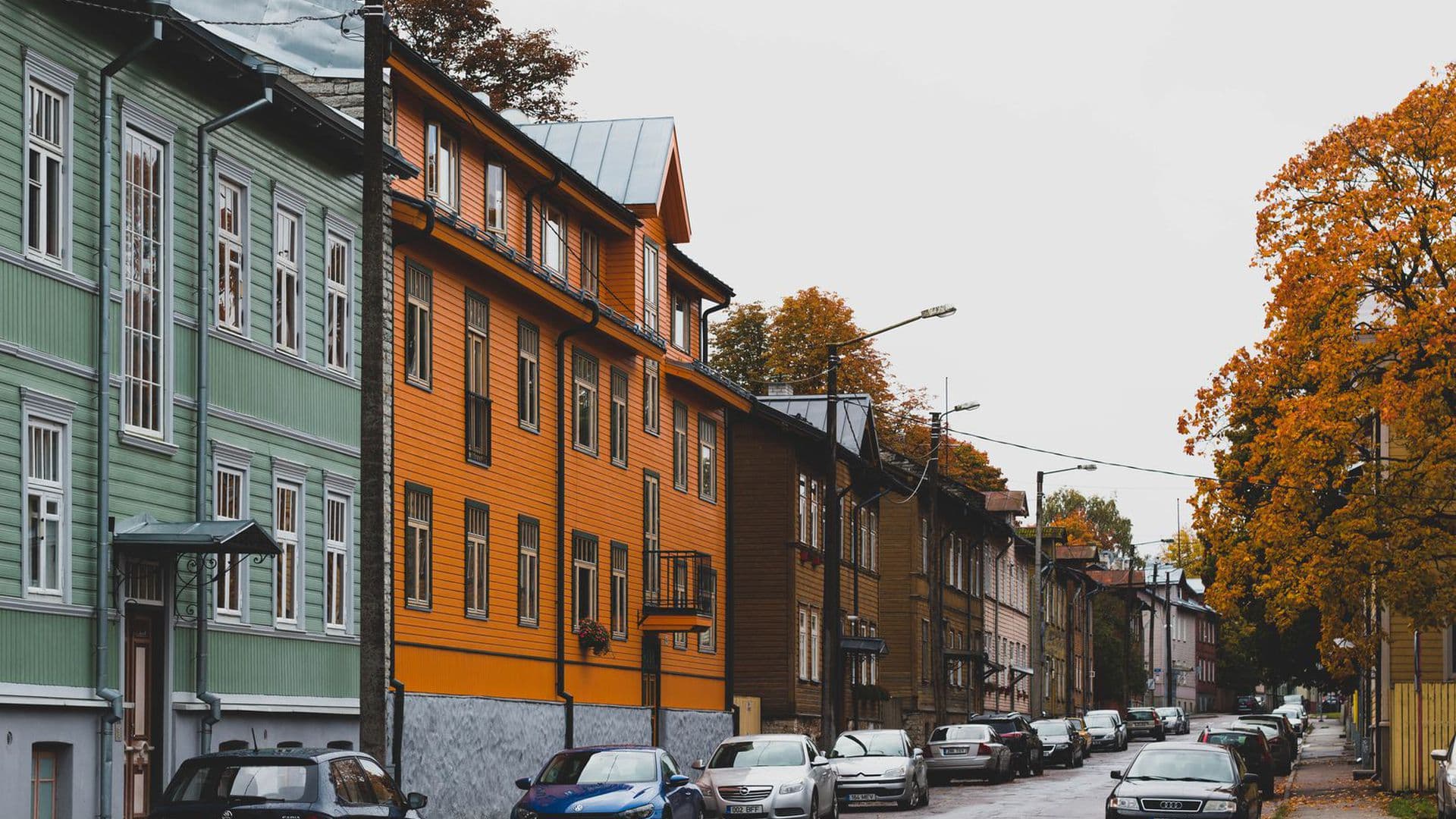 Tallinn outside the fortress walls: Walking Audio Tour on Mobile App