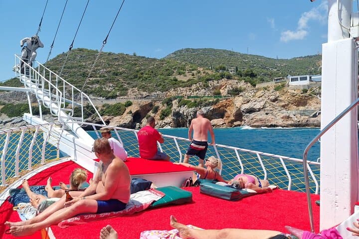 Relax Boat Tour with Lunch and Soft Drinks in Alanya