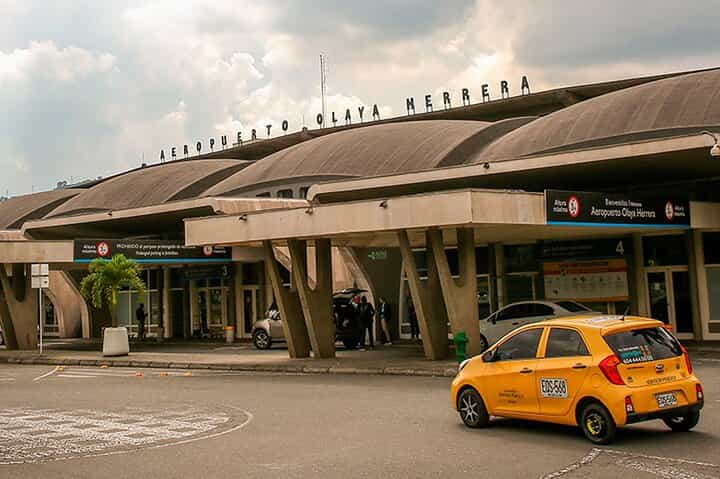 Traslado Aeropuerto Olaya Herrera a tu Alojamiento en Medellín