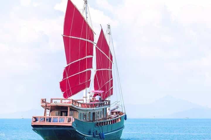 Romantic Evening on Koh Samui’s Sunset Dinner Cruise