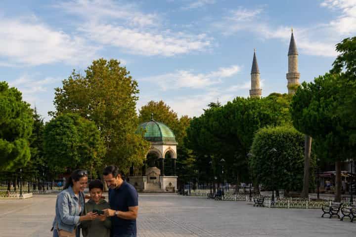 Istanbul Scavenger Hunt & Highlights Self-Guided Walking Tour
