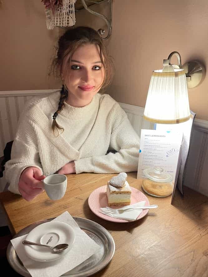 Bratislava: Old Town Cake Tasting Experience