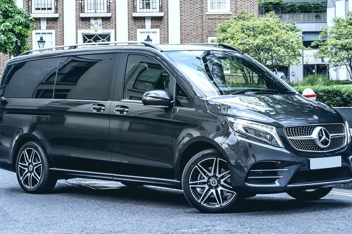 Departure Transfer: Frankfurt to Airport FRA by Luxury Van