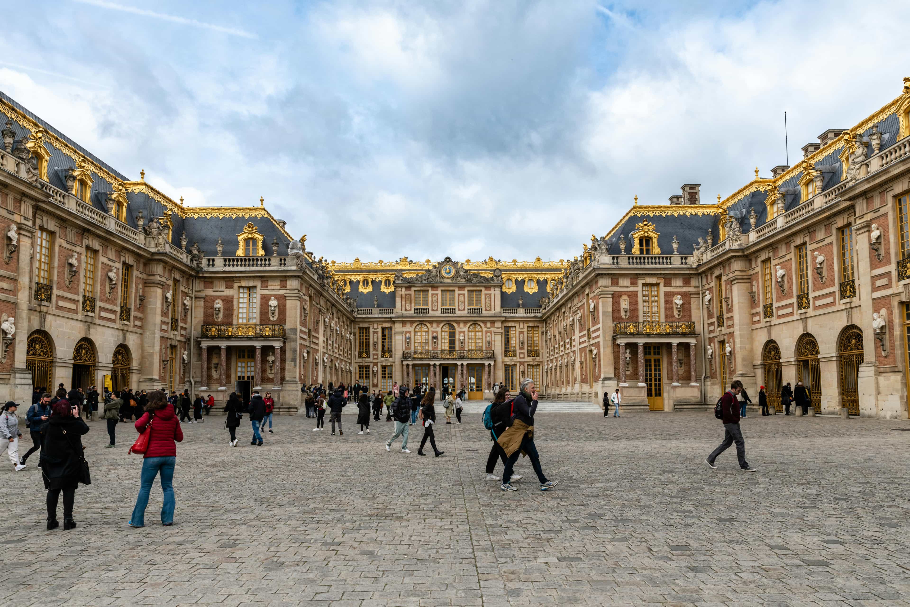 Versailles : Skip-the-Line Palace & Gardens Semi-Private Tour
