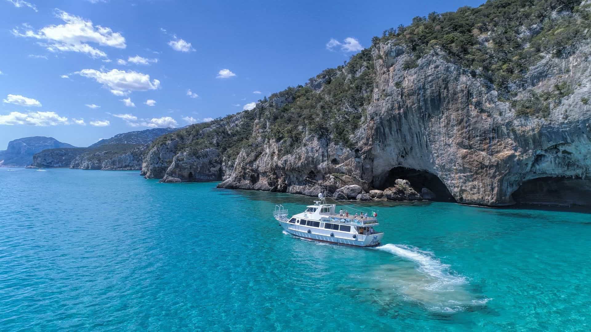 From Cala Gonone: motorboat transfer to Cala Luna