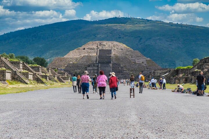 EXCLUSIVE TOUR Teotihuacán - Small Groups