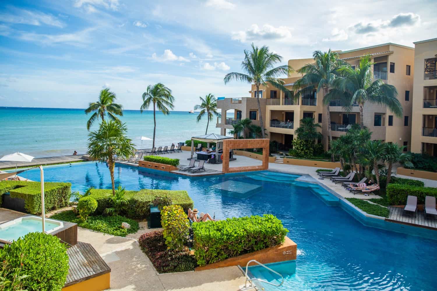 Private Shuttle from El Faro Playa del Carmen Condos to Cancun Airport