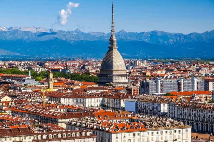 Hello Turin: Private 2-Hour Intro City Walk with Local Guide