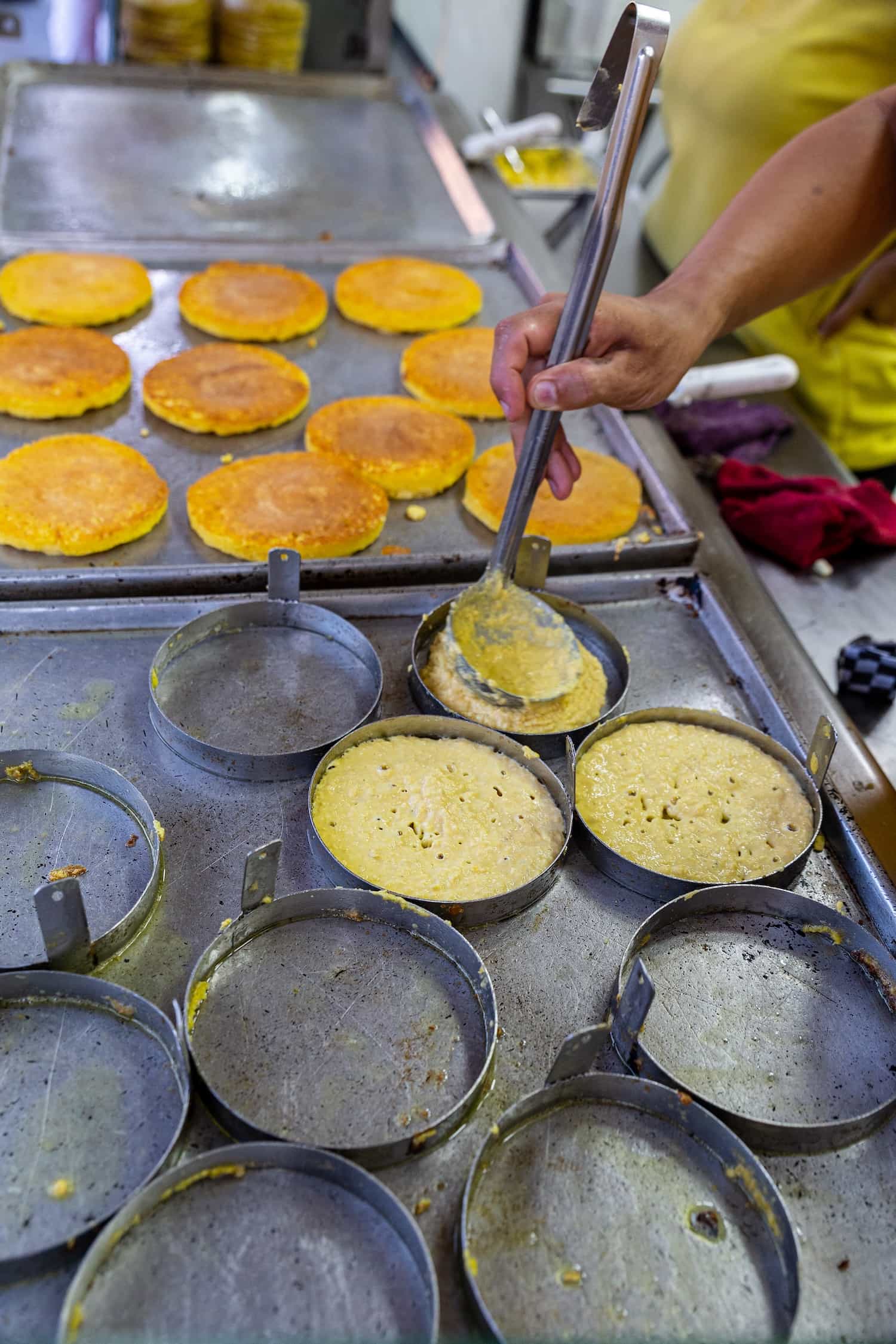 Medellín: Local neighborhoods and included food on E-bike