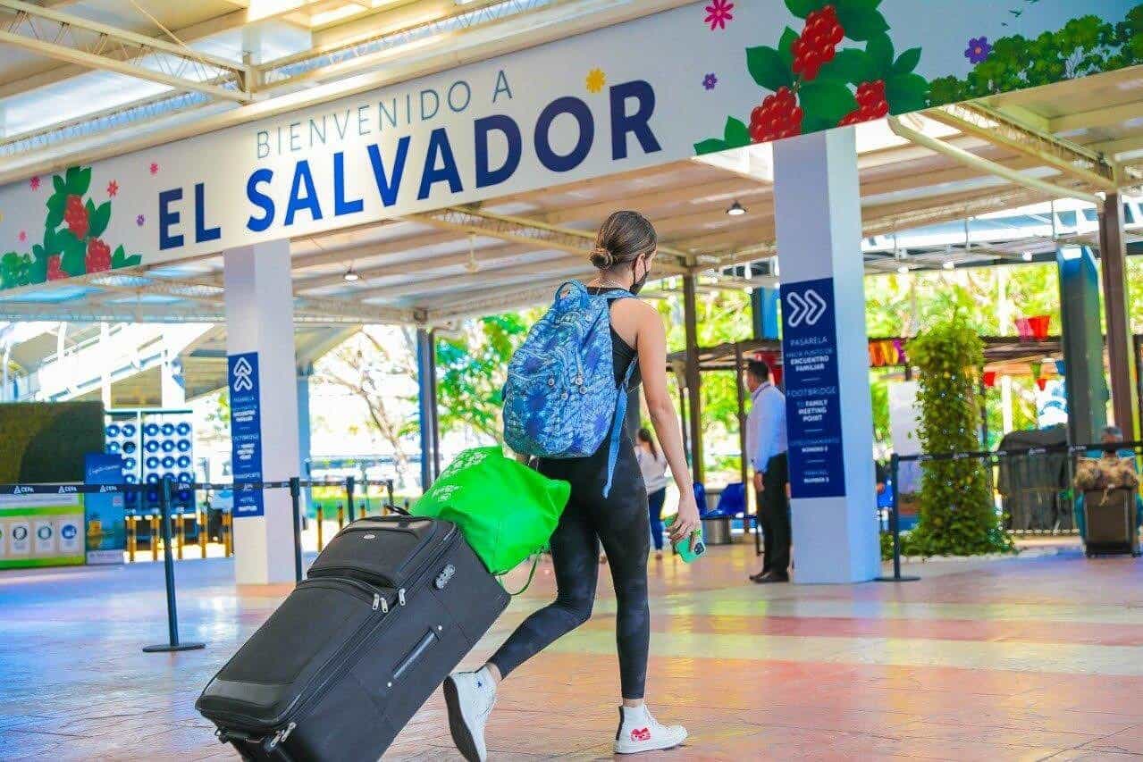 Luxury Airport Transfer to San Salvador City