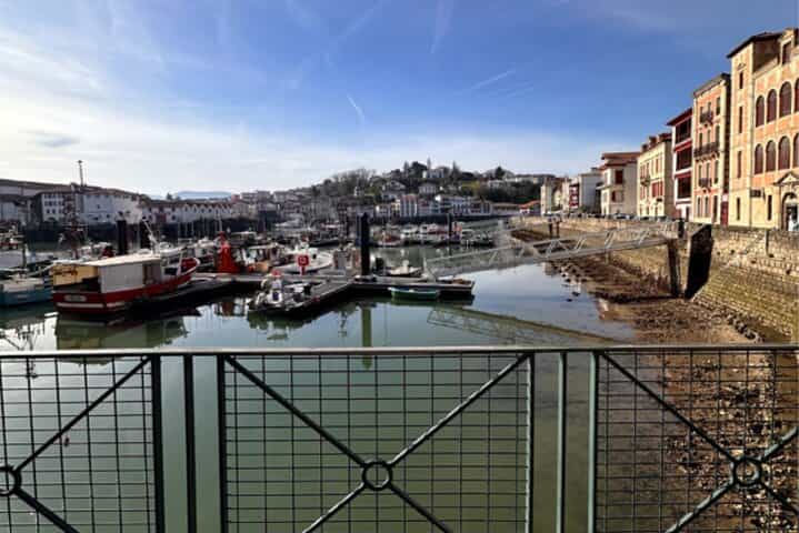 Saint Jean de Luz Self-Guided City Walking Tour & Scavenger Hunt