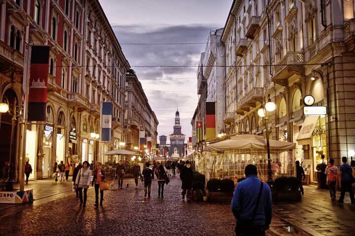 Private Transfer From Turin To Milan With 2 Hour Stop in Vercelli