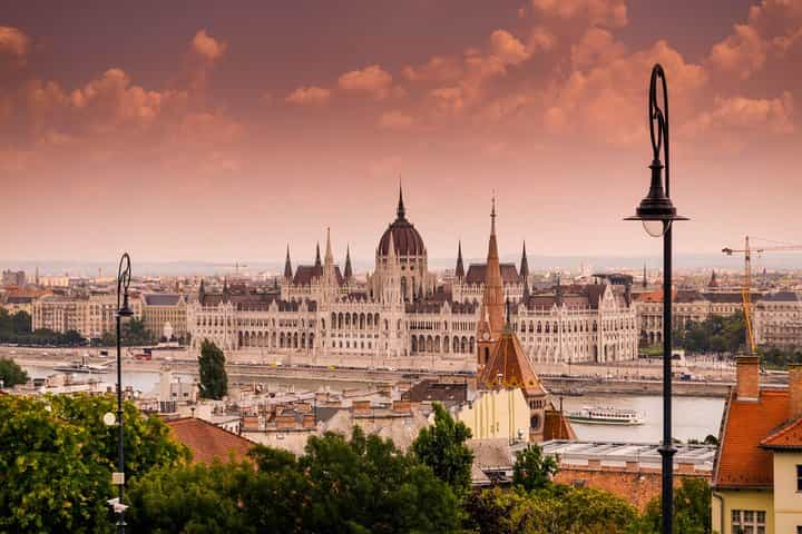Private Transfer from Frankfurt to Budapest with 2 hours for sightseeing