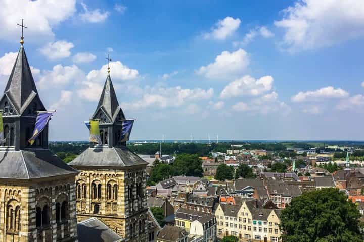 Hello Maastricht: Private 2-Hour Intro City Walk with Local Guide